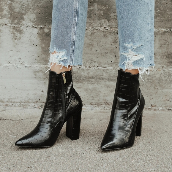 🆕️The New York//black croc print boot - Picture 3 of 7